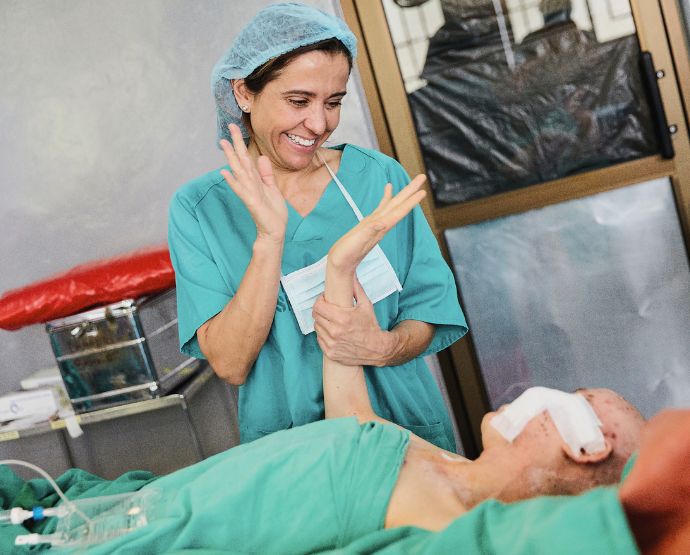 Preparación de un paciente antes de una cirugía dermatológica