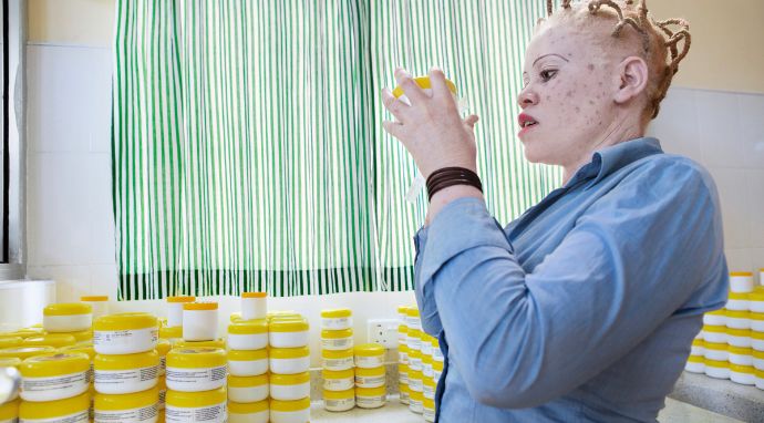 Envases de tratamientos dermatológicos preparados dentro del programa de formulación