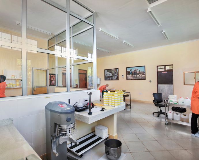 Instalaciones del laboratorio de farmacia y formulación de África en la Piel