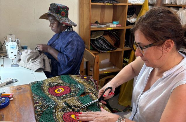Fabricación local de gorros fotoprotectores dentro del programa de África en la Piel