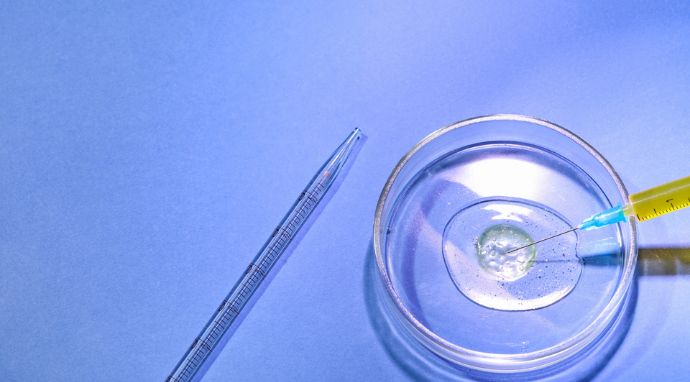 Material de laboratorio vinculado a investigación y tratamientos avanzados